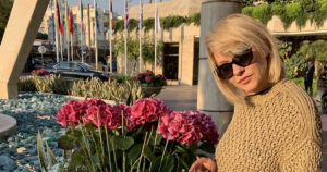 52-річна художниця Зінаїда Кубар через соцмережі відстоює «право» свого 26-річного коханого сержанта не служити ніде, окрім Києва, – ЗМІ