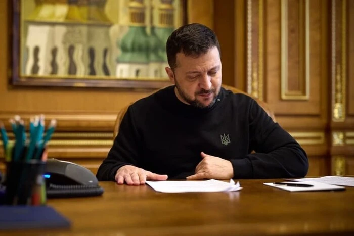 Продовження воєнного стану і мобілізації. Зеленський підписав закони