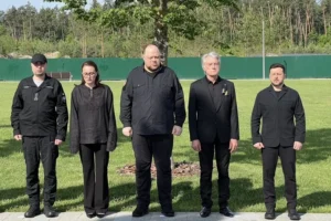 Зеленський запросив Ющенка на знакову історичну подію. У Порошенка образилися