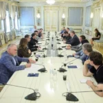 Про що Зеленський говорив зі «слугами»? Арахамія розповів деталі зустрічі