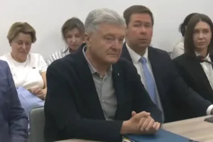 Верховний суд відмовився скасувати санкції проти Порошенка