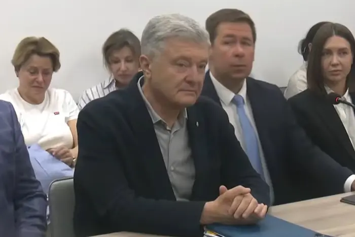 Верховний суд відмовився скасувати санкції проти Порошенка