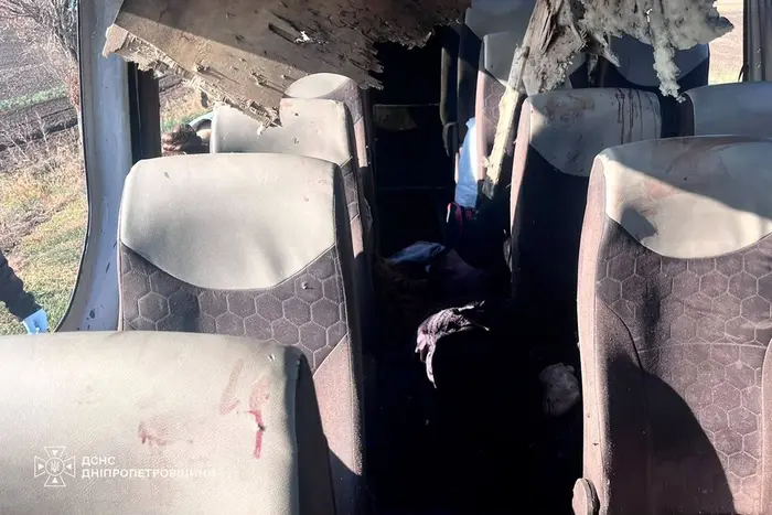 Удар по рейсовому автобусу на Нікопольщині. Президент зробив заяву