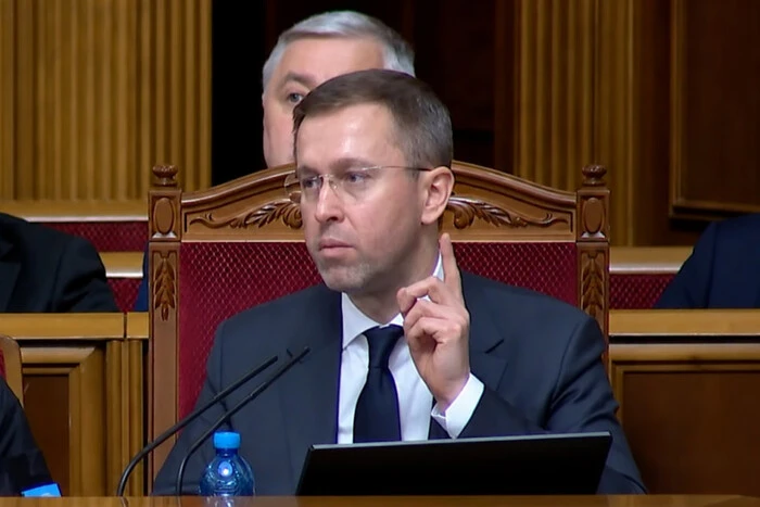 Нові правила бронювання. Прем’єр навів приклад, коли зі 100 заброньованих лише 20 виконують критичні роботи